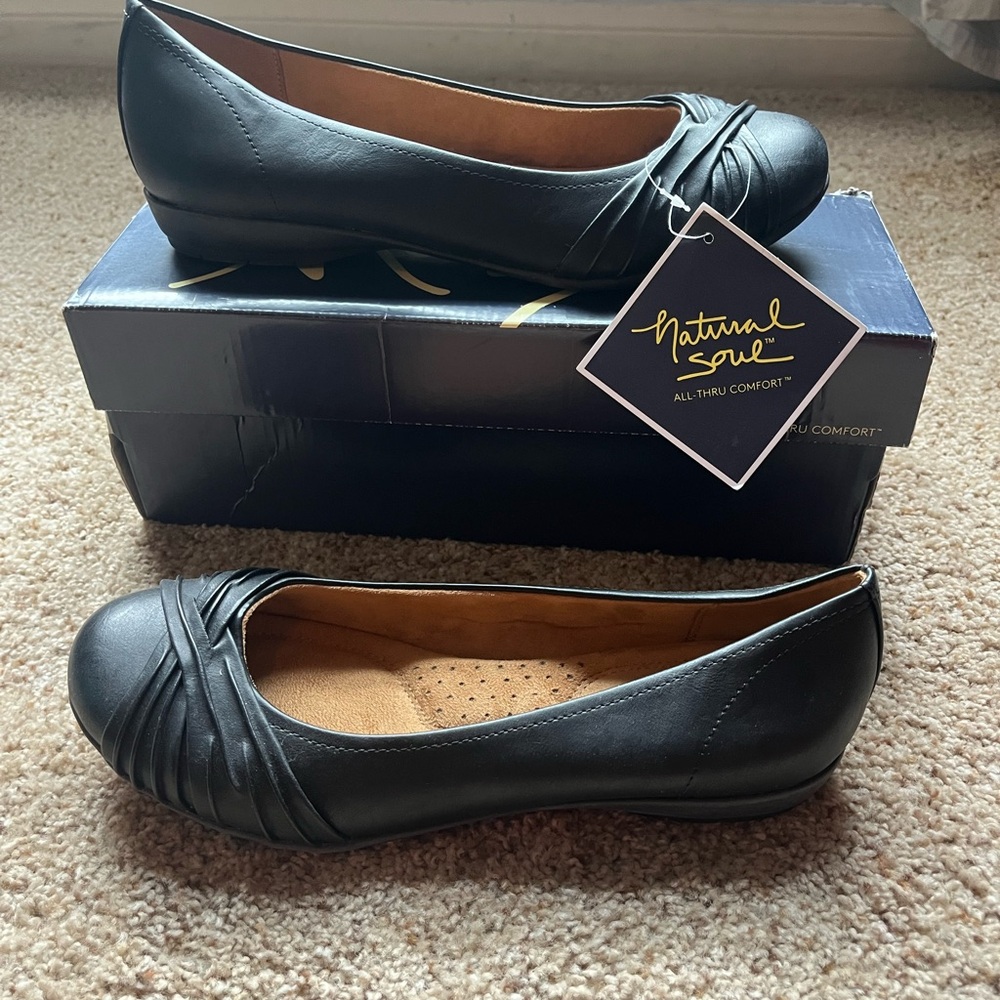 Natural Soul Women's Black Flats